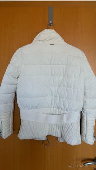 Bílá bunda Guess, vel. S - 2