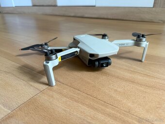 DJI mini SE, 2 baterie 2 ovladače - 2