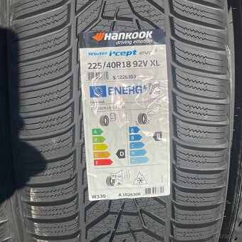 Nove Zimni pneu 225/40 R18 92V XL Hankook - 2