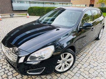 Volvo V60 2.4D5 5-VÁLEC MANUÁL VÝHŘEV KAMERA TAŽNÉ SERVISKA - 2