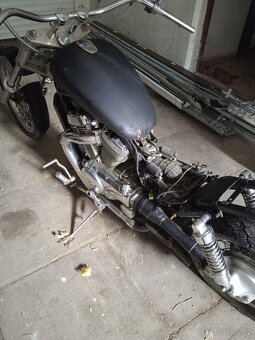 Suzuki Intruder 750 - 2