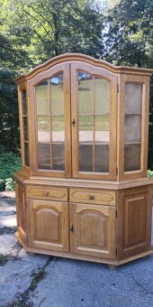 Masivní rustikální vitrína - 2