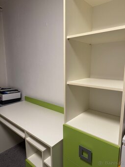 Psací stůl se skříní - 2