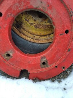 Prodám závaží na ZETOR25N-1kus - 2