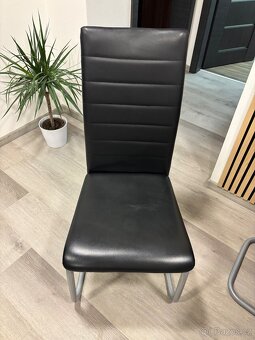 Jídelní stůl a židle - 2