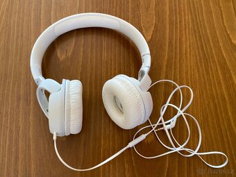 JBL Tune 520BT bílá sluchátka - 2