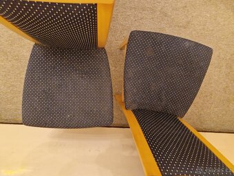 Dvě tmavě modře polstrované židle - 2