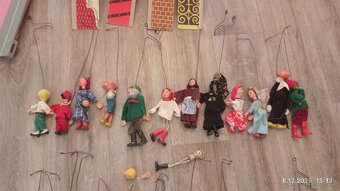 Marionety a kulisy - 2