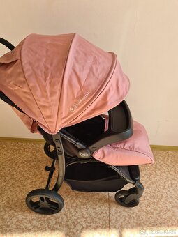 Kočárek Kinderkraft růžový - 2