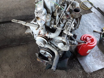 Motor perkins 3 valec - 2