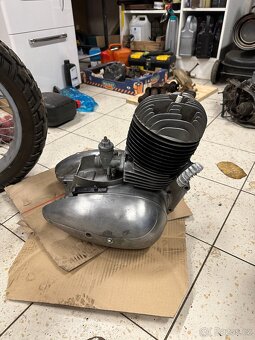 Jawa 250/353 Kývačka - motor - 2