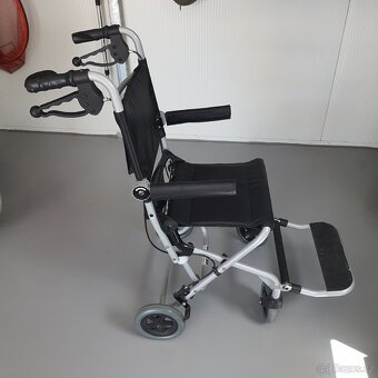 Invalidní vozík vhodný do úzkých prostor - 2