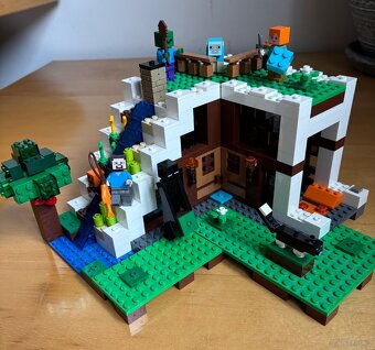 Lego Minecraft 21134, Základna ve vodopádu - 2