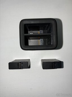 Originální nabíječka a dvě baterie GoPro Hero 5/6/7/8 - 2