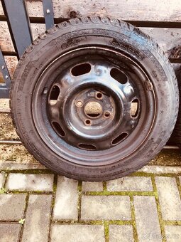 14 " plechový disk 4x100 6Jx14H2 ET43, zimní pneu 185/55/14 - 2