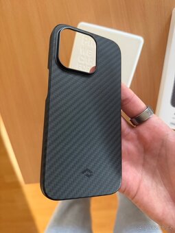 Karbonový kryt Pitaka MagEZ pro iPhone 14 Pro - 2