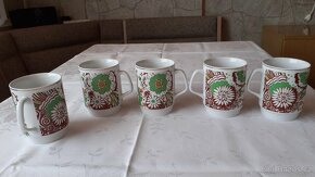 Staré snídaňové hrnky - 2