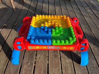 Vozík s kostkami a stolečkem - 2