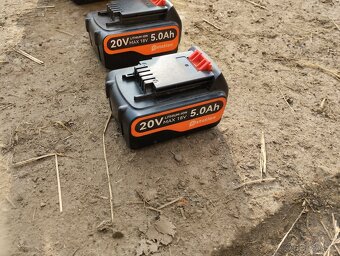 Aku kompresor Black Decker + dvě baterie - 2