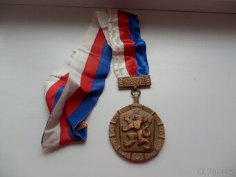 Medaile ČSSR s orig. stuhou - 2