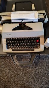 Prodám kufříkový psací stroj - 2