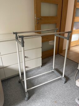 Věšák na šaty - 2