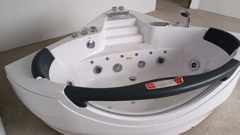 Hydromasážní vana - 2