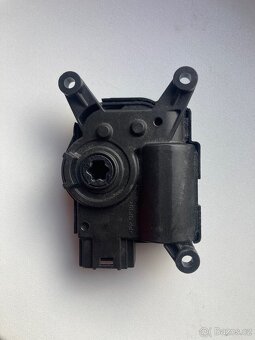 Servomotor vw/audi/Škoda 2Q0.907.511.F - 2