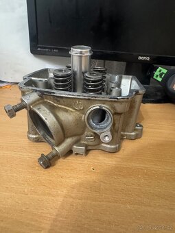 Koupím hlavu crf 450 karburátor - 2