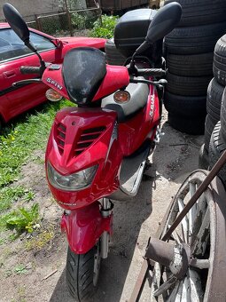 Skůtr Explorer 50ccm bez papírů 3400NAJETO - 2