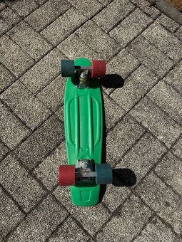 Prodám pennyboard s barevnýma kolečkama - 2