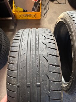 225/40R18 - 2