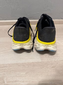 Pánské běžecké boty New Balance Fresh Foam More v4 - 44,5 - 2