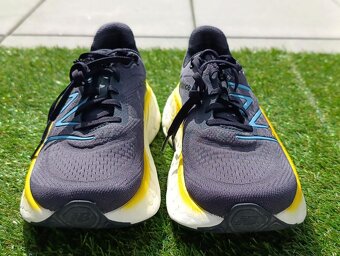 Pánské běžecké boty New Balance Fresh Foam More v4 - 44,5 - 2