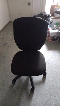 Kancelářská židle otočná na kolečkách - 2