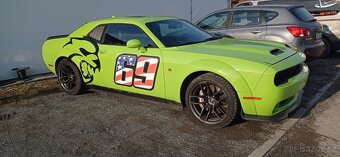 Dodge Challenger SRT 6,4 scat pack - 2