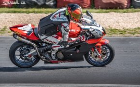 Aprillia RSV-1000 R - 2