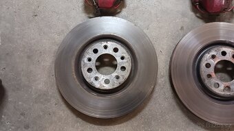 Brzdy 330mm 4 pístkové třmeny - 2
