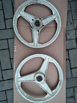 Manet Korado kola - 2