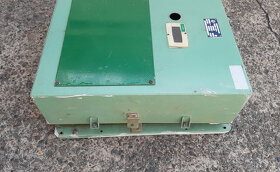 starší rozvodná elektro skříň - 2