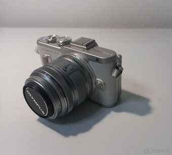 Olympus PEN E-PL8 tělo + objektiv - 2