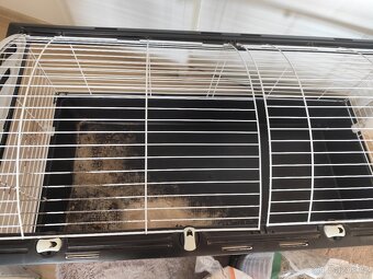 Klec s vybavením - 2