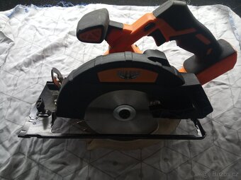 OKRUŽNÍ PILA SHARK 494 - 2