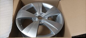 Škoda Superb 3/ 5x112 6,5JxR17\" ET41 / 3V0601025AC 8Z8 - 2