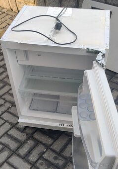 Vestavěná lednice s mrazákem - 2