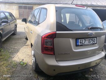 Kia Carens - 2