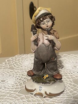 Vintage CAPODIMONTE Porcelánová Figurka – „Mechanik“ – - 2