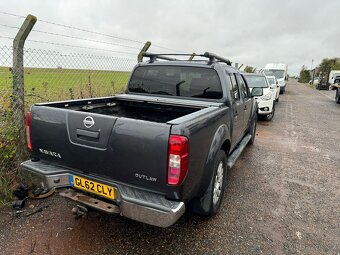 Nissan pathfinder - 2
