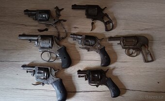 Soubor starých revolveru do 1890 - 2