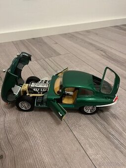Bburago 1:24 Jaguar E type 1961 - 2